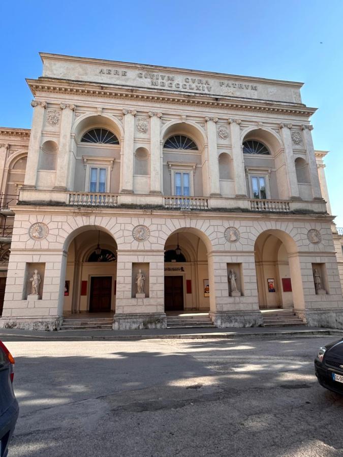 شقة Vicoli E Arte سبوليتو المظهر الخارجي الصورة